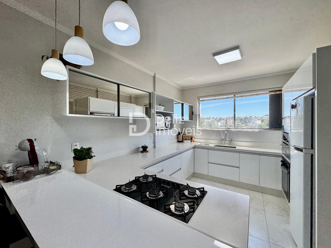 Apartamento com 03 suítes e 02 vagas de garagem no centro de Xanxerê